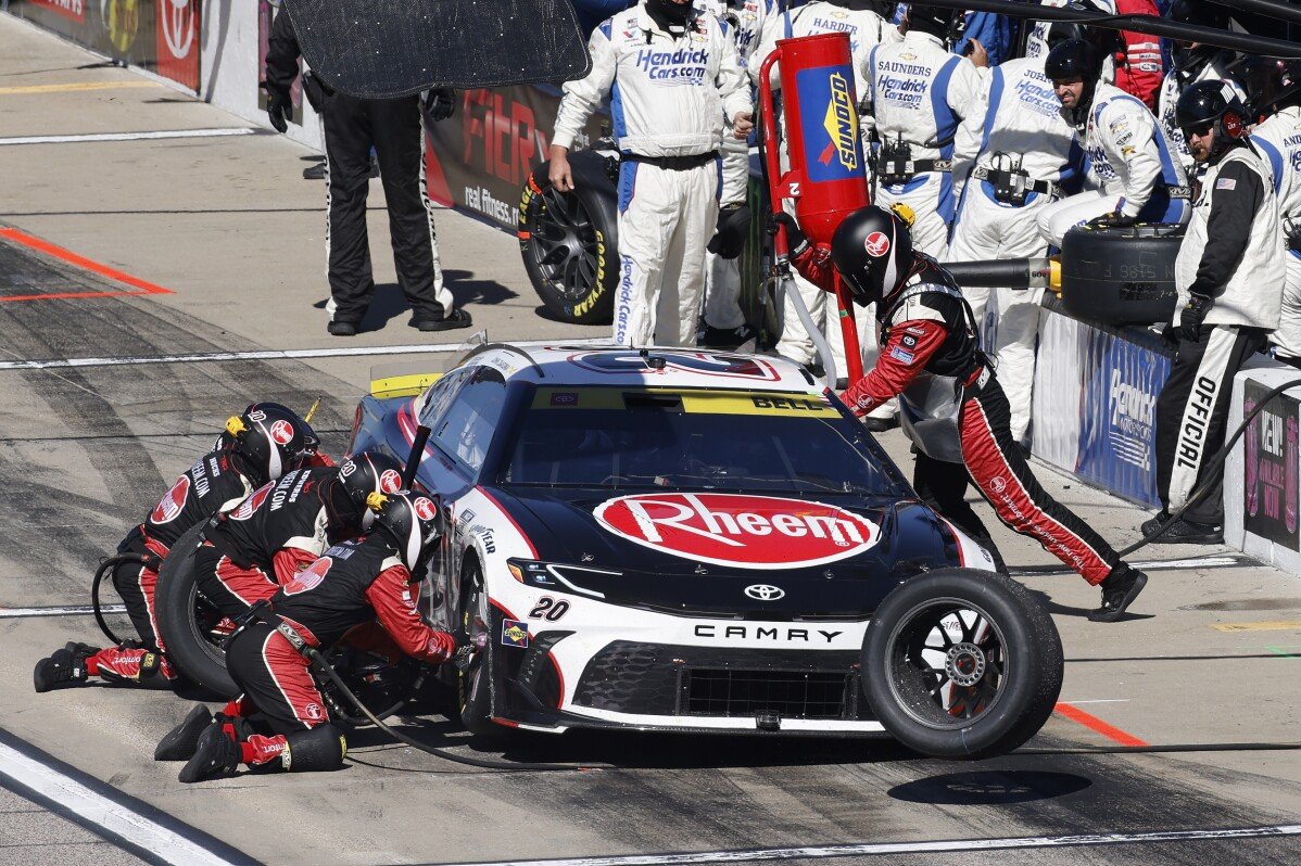 Überleben und Weiterkommen ist das Mantra für die Playoff-Teilnehmer der NASCAR Cup Series nach einem chaotischen Rennen in Kansas