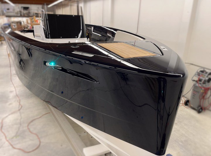 Zin Boats’ größeres, schnelleres elektrisches Freizeitboot wird von Grund auf neu gebaut